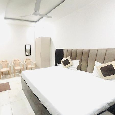 Hotel Green Apple บาแรลลี ภายนอก รูปภาพ