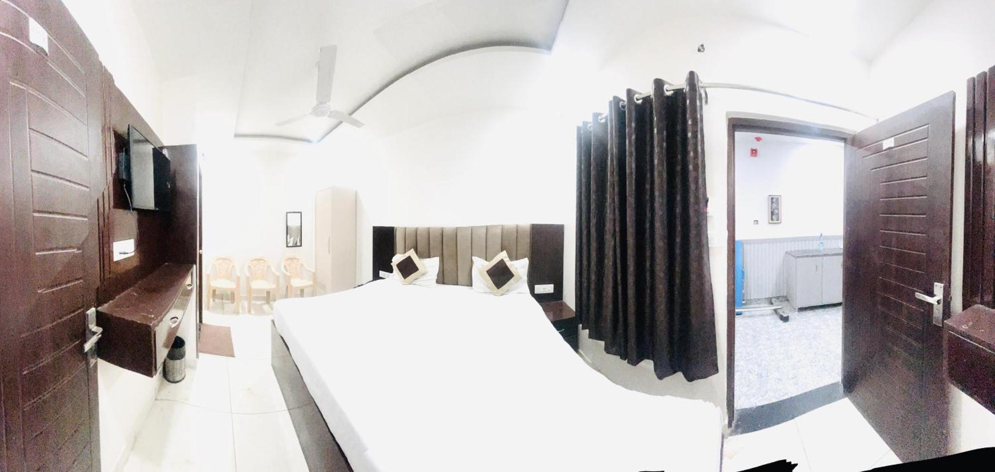Hotel Green Apple บาแรลลี ภายนอก รูปภาพ