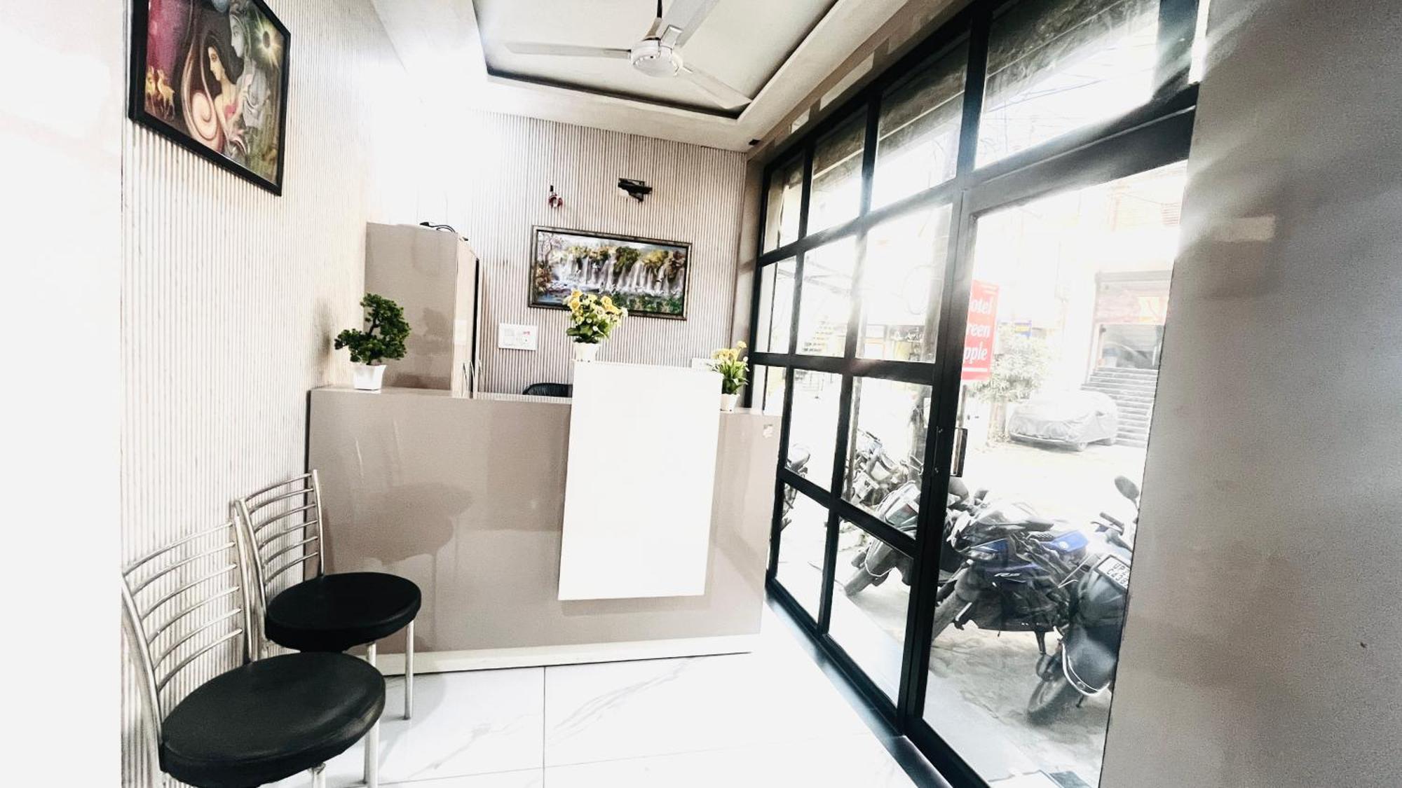 Hotel Green Apple บาแรลลี ภายนอก รูปภาพ