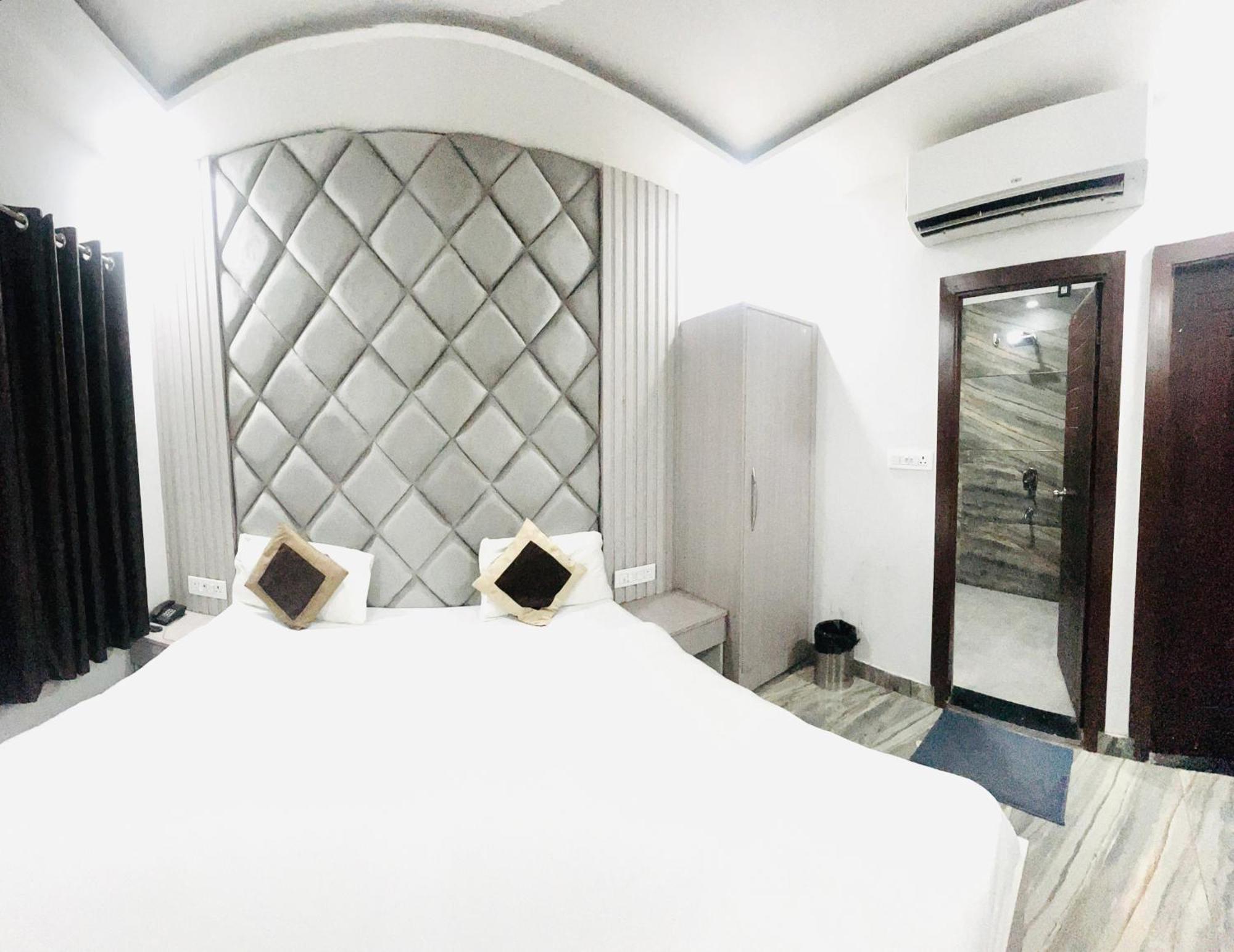 Hotel Green Apple บาแรลลี ภายนอก รูปภาพ