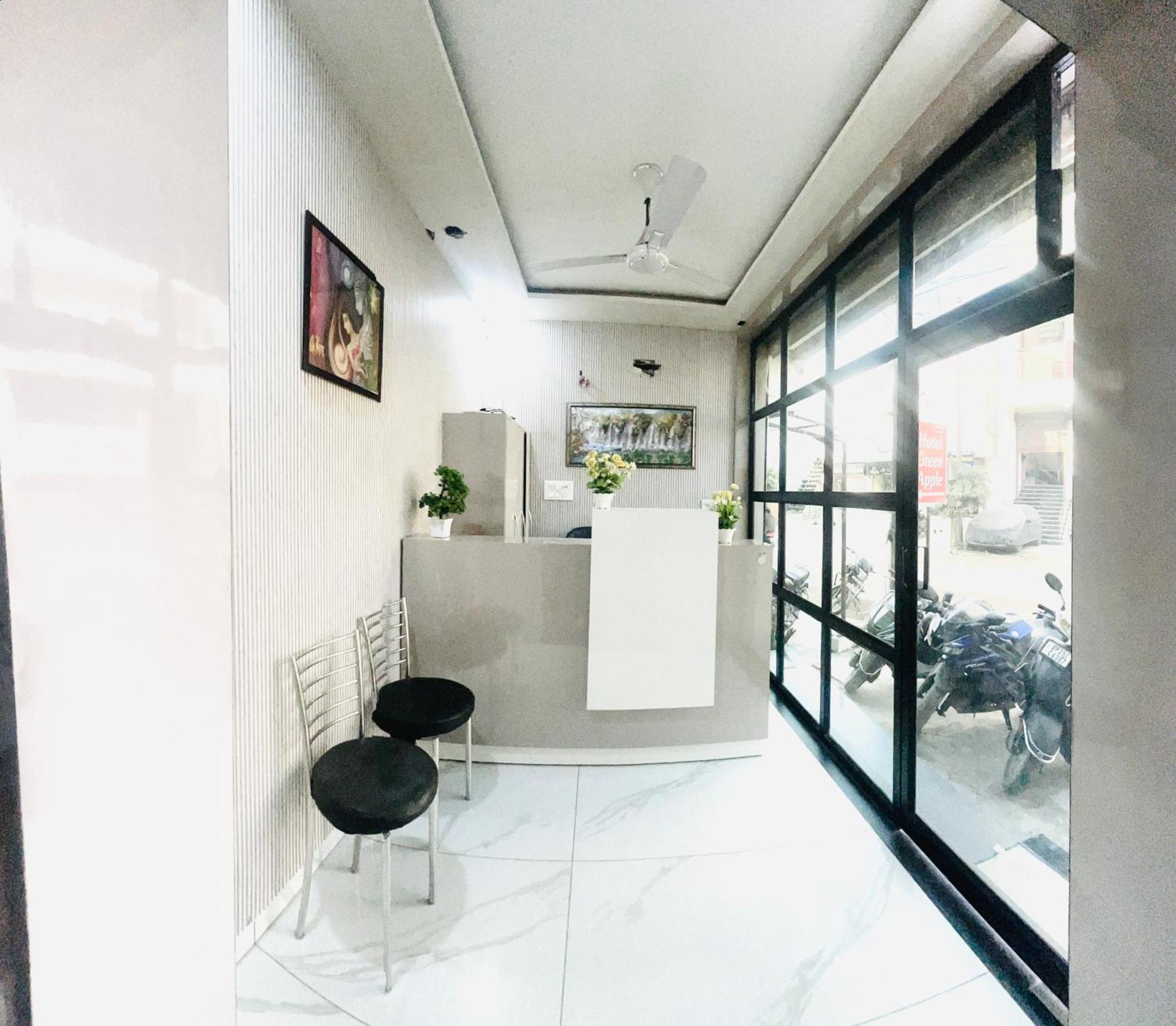 Hotel Green Apple บาแรลลี ภายนอก รูปภาพ
