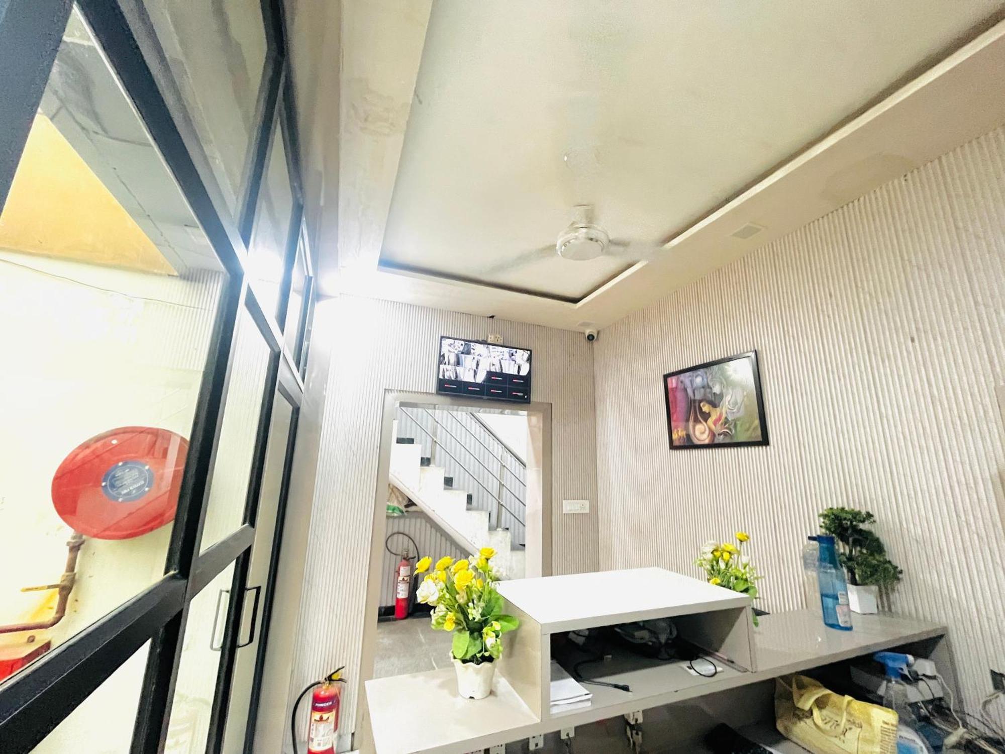 Hotel Green Apple บาแรลลี ภายนอก รูปภาพ