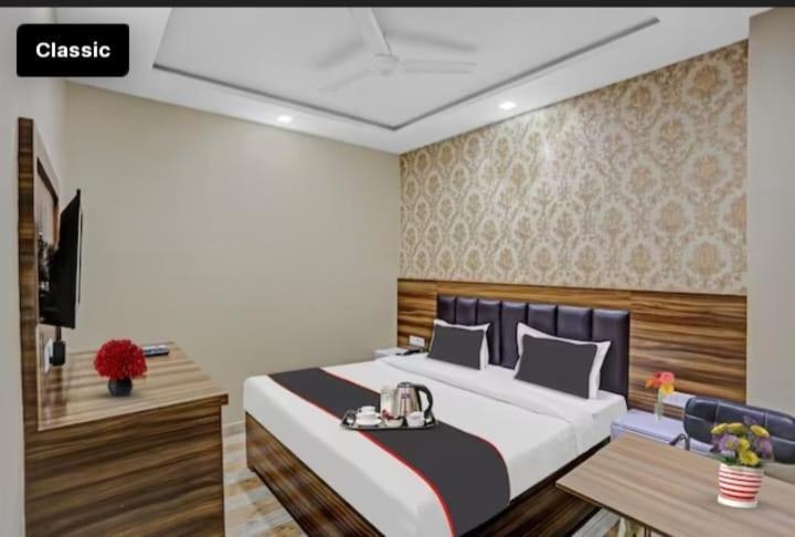 Hotel Green Apple บาแรลลี ภายนอก รูปภาพ